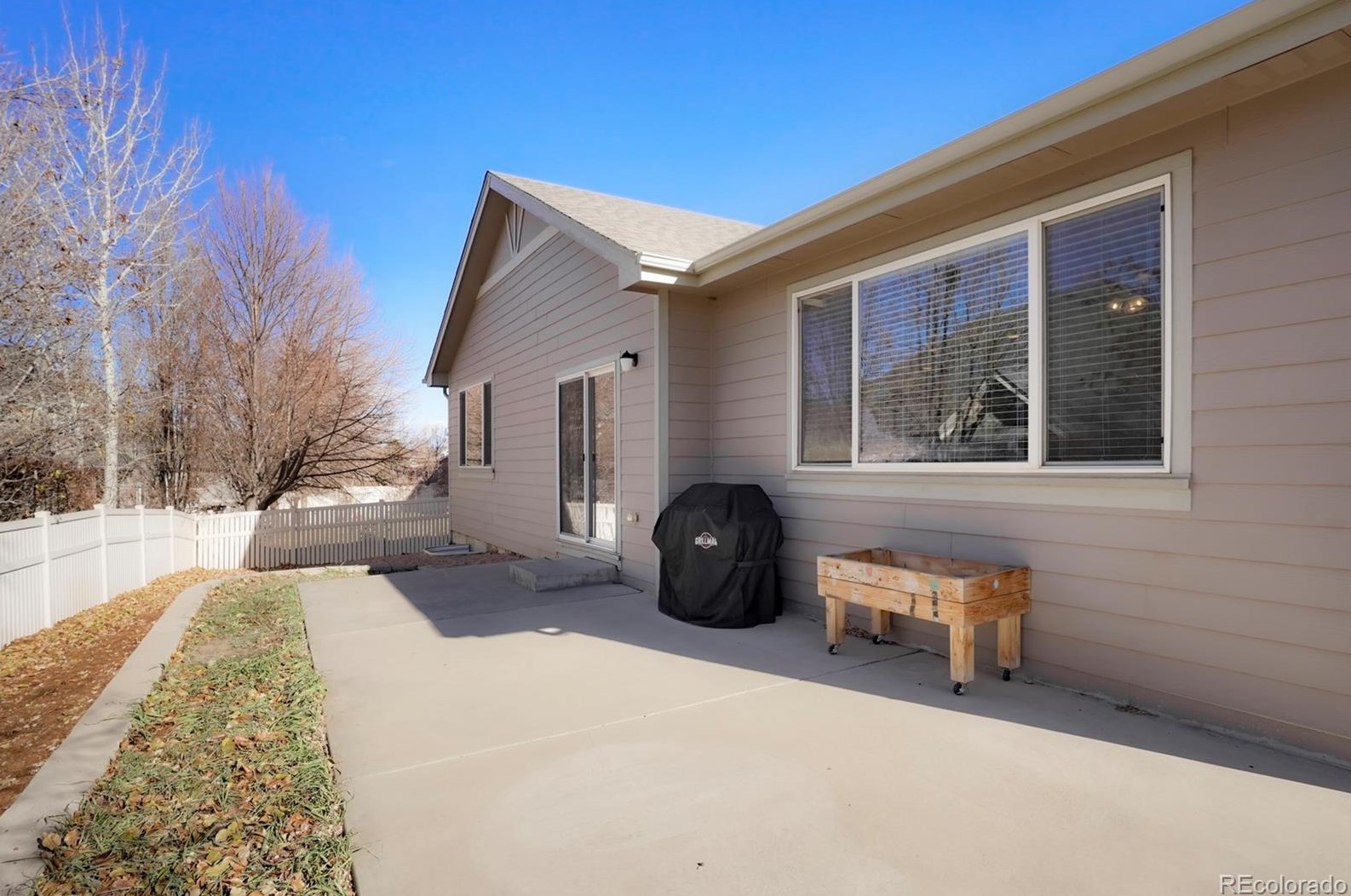 10215 Dogwood St, Longmont CO  80504-6740 exterior