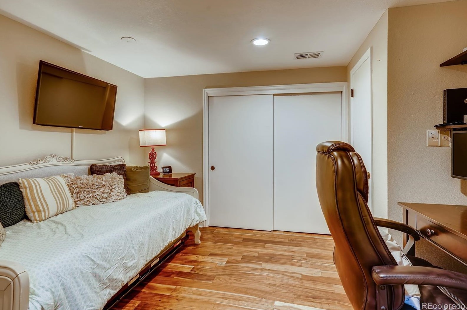 8585 Prentice Ave, Littleton CO 80120-1454 exterior