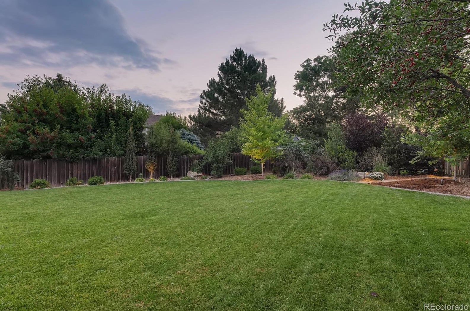 8585 Prentice Ave, Littleton CO 80120-1454 exterior