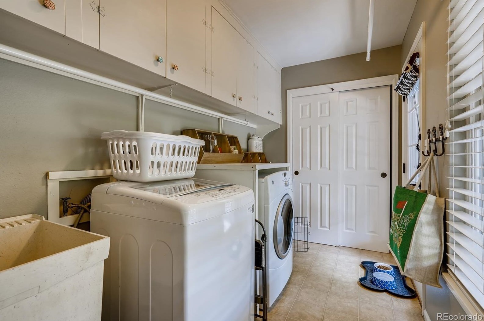 8585 Prentice Ave, Littleton CO 80120-1454 exterior