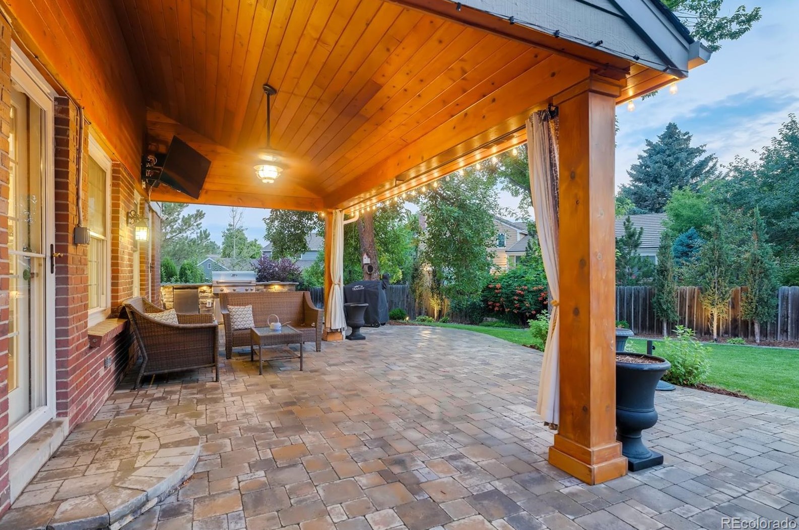 8585 Prentice Ave, Littleton CO 80120-1454 exterior