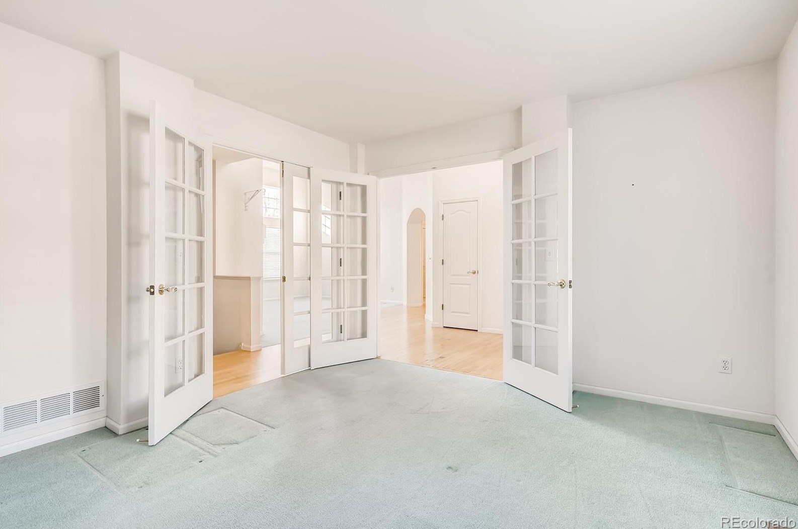 4226 Hinsdale Cir, Littleton CO 80122-2280 exterior