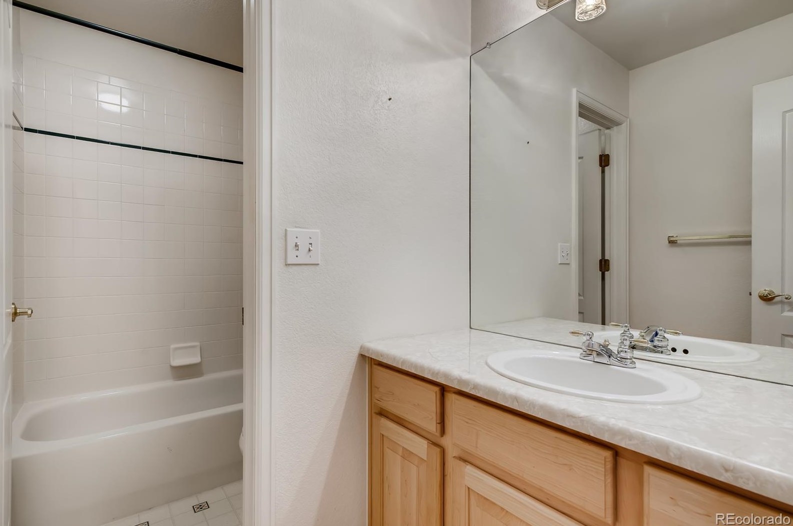 4226 Hinsdale Cir, Littleton CO 80122-2280 exterior