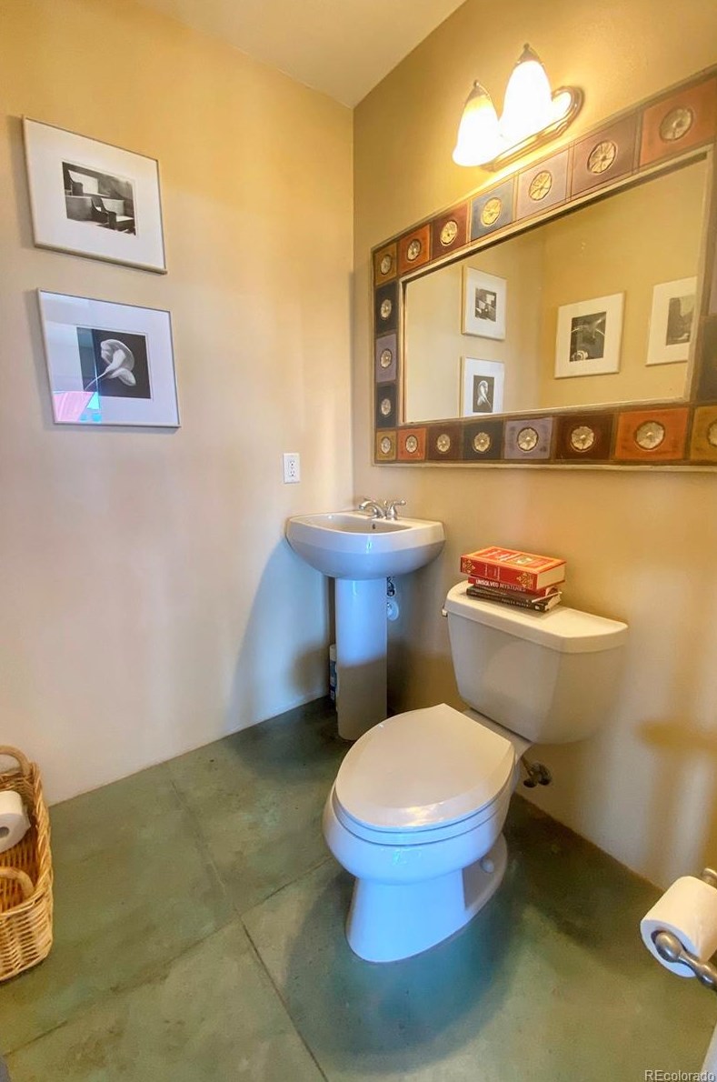 53997 County Road Ll56, Villa Grove CO  81155-9707 exterior