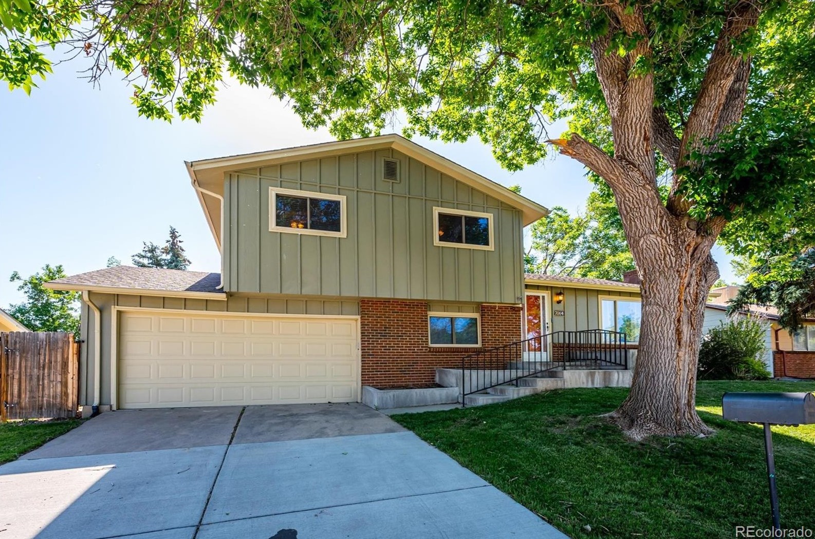 7064 Hinsdale Dr, Littleton, CO 80128-4814