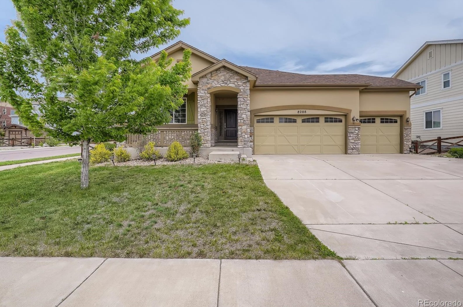 8208 Hollygrape Ln, Colorado Springs, CO 80927-4055