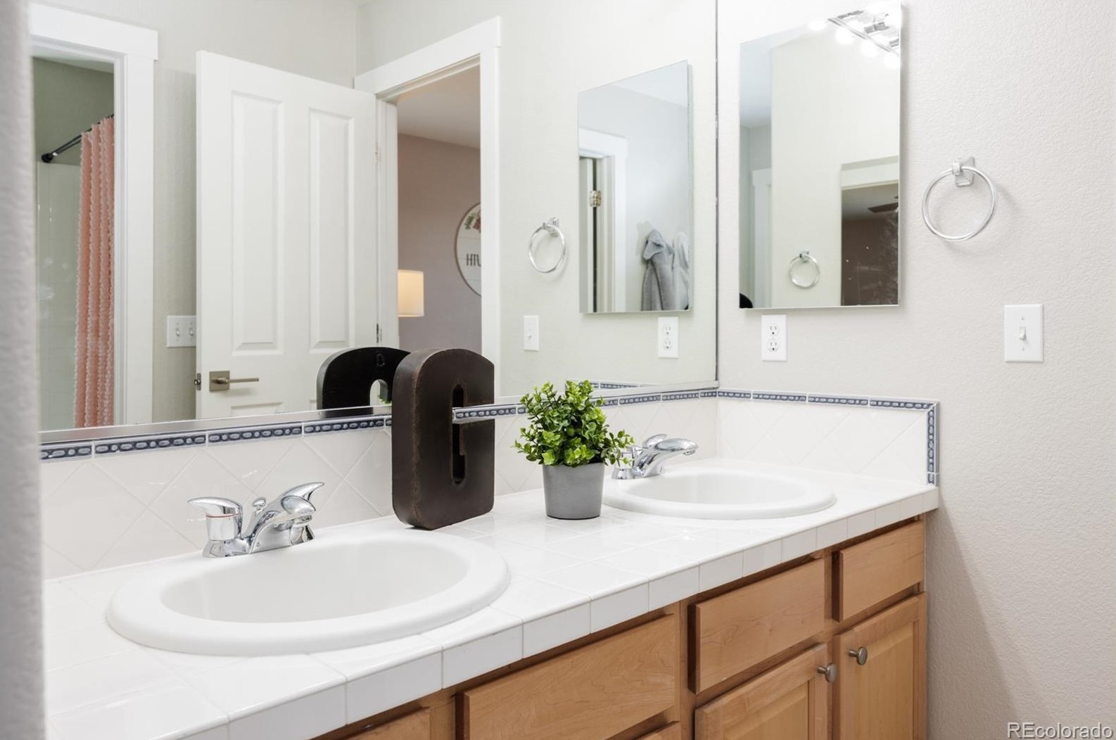 2960 Danbury Ave, Littleton CO  80126-8024 exterior