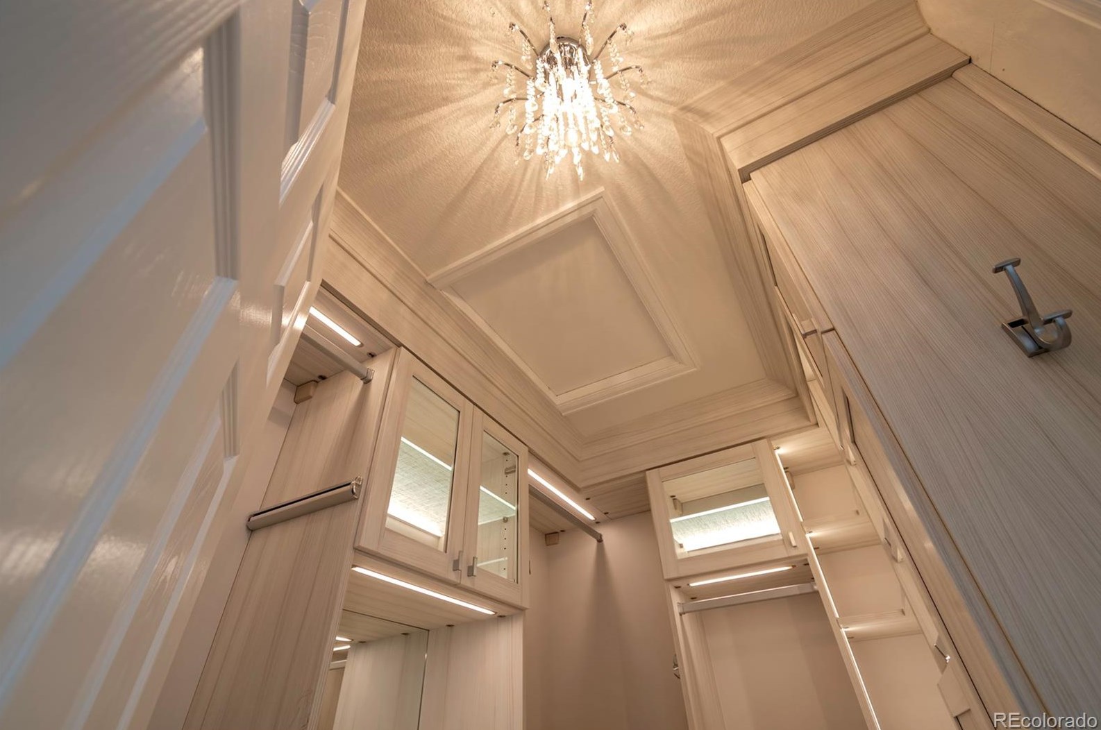 601 Chadwick Cir, Littleton CO  80129-6291 exterior