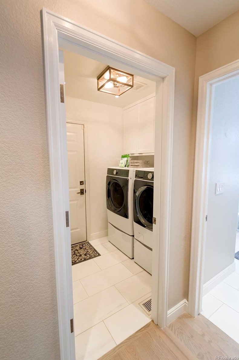 601 Chadwick Cir, Littleton CO  80129-6291 exterior