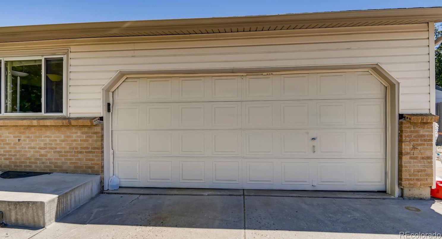 9722 Polk Dr, Littleton CO 80127-2404 exterior