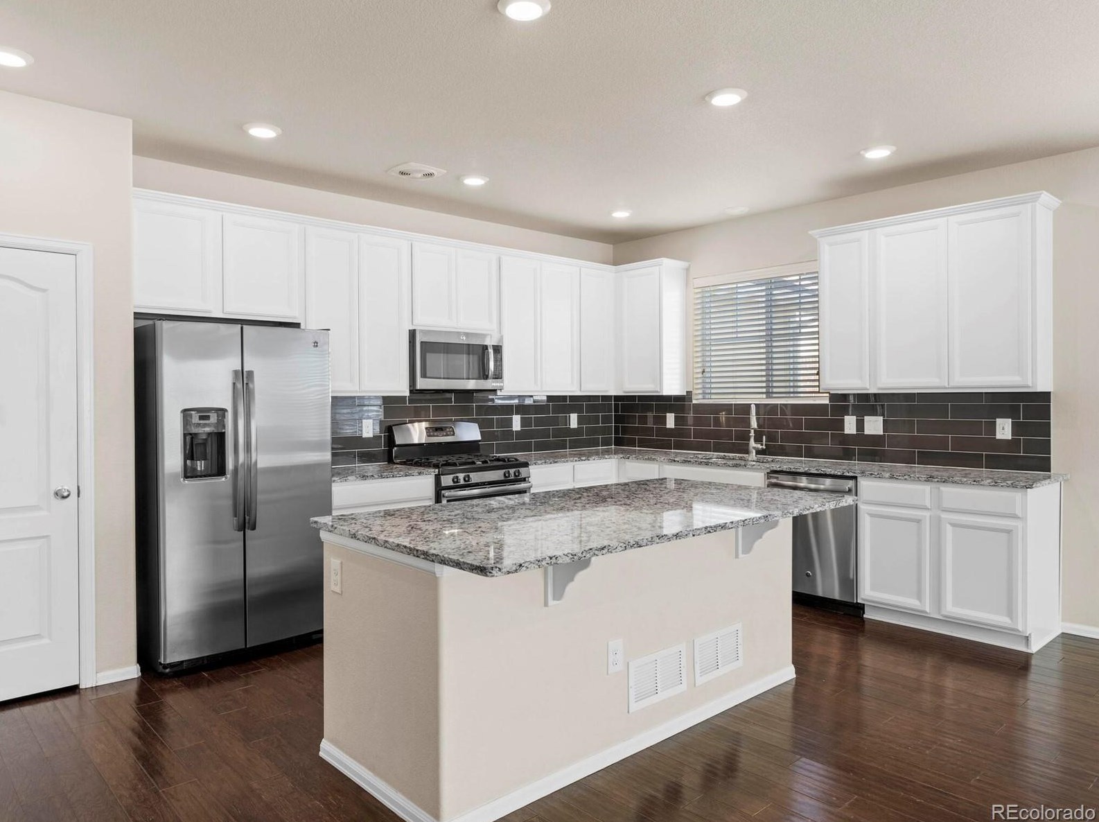 3129 Nepal Way, Aurora CO 80013-9083 exterior