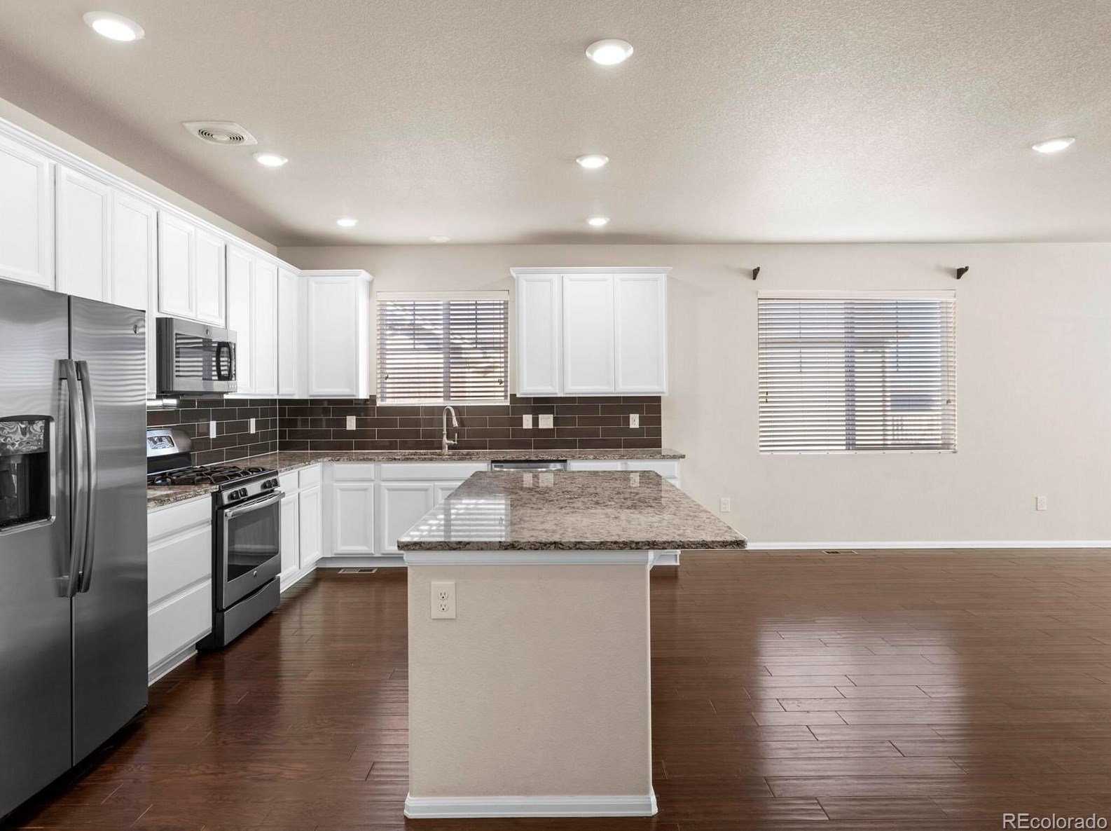 3129 Nepal Way, Aurora CO 80013-9083 exterior