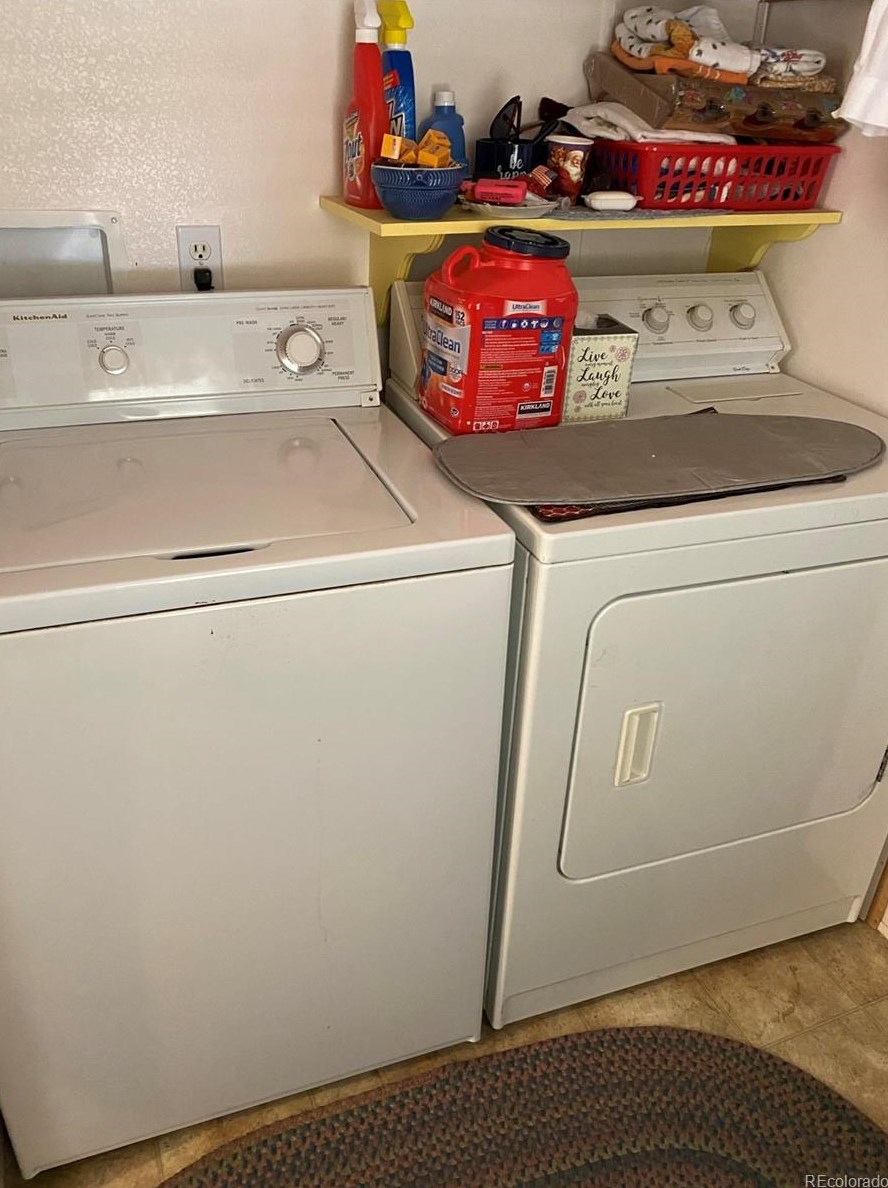 6705 Santa Fe Dr, Littleton CO 80120-2925 exterior