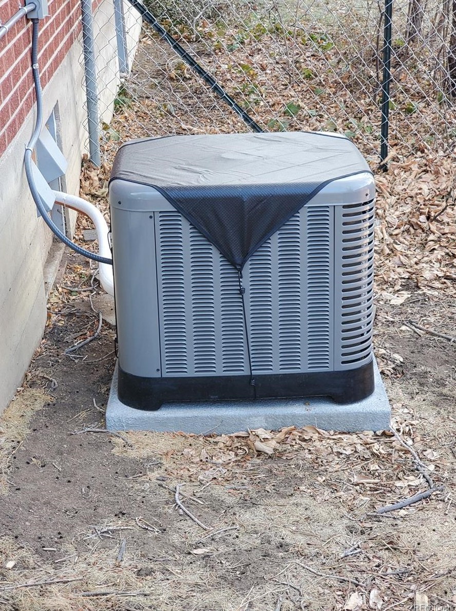 6930 Delaware St, Littleton CO 80120-3719 exterior