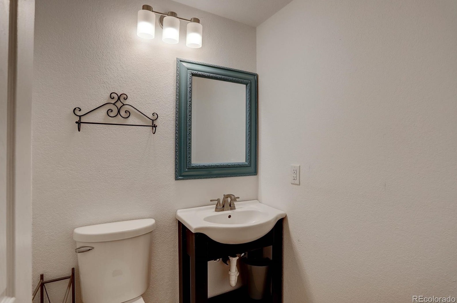 8228 Fillmore Cir, Littleton CO 80122-3437 exterior