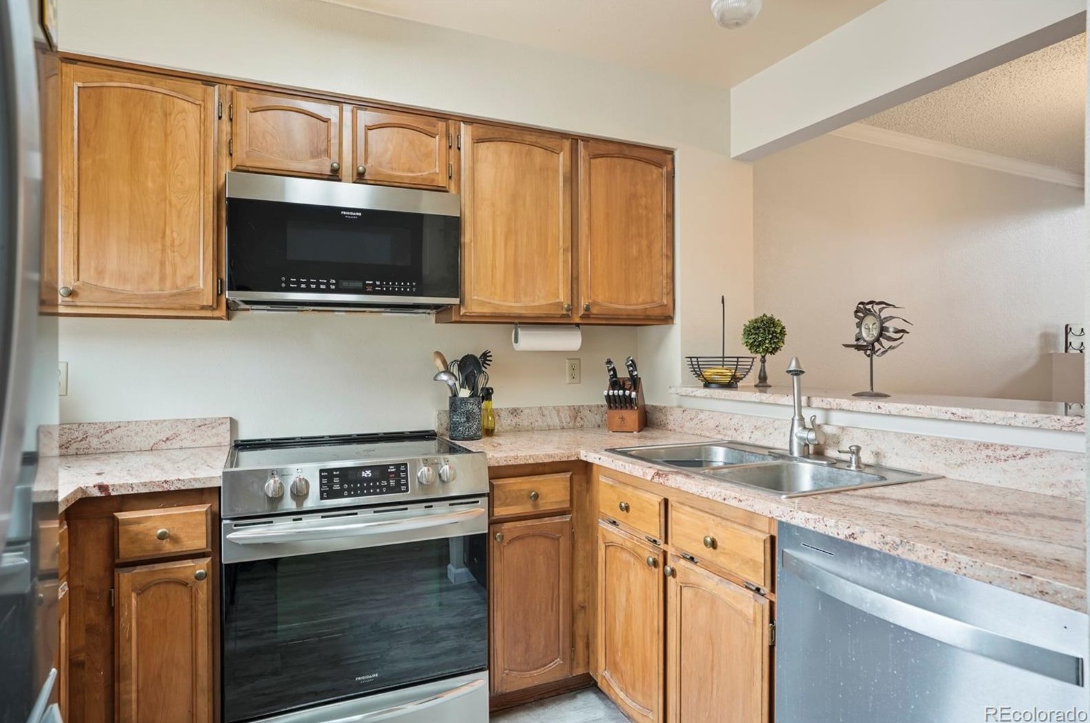 9031 Bear Mountain Dr, Littleton CO  80126-2268 exterior