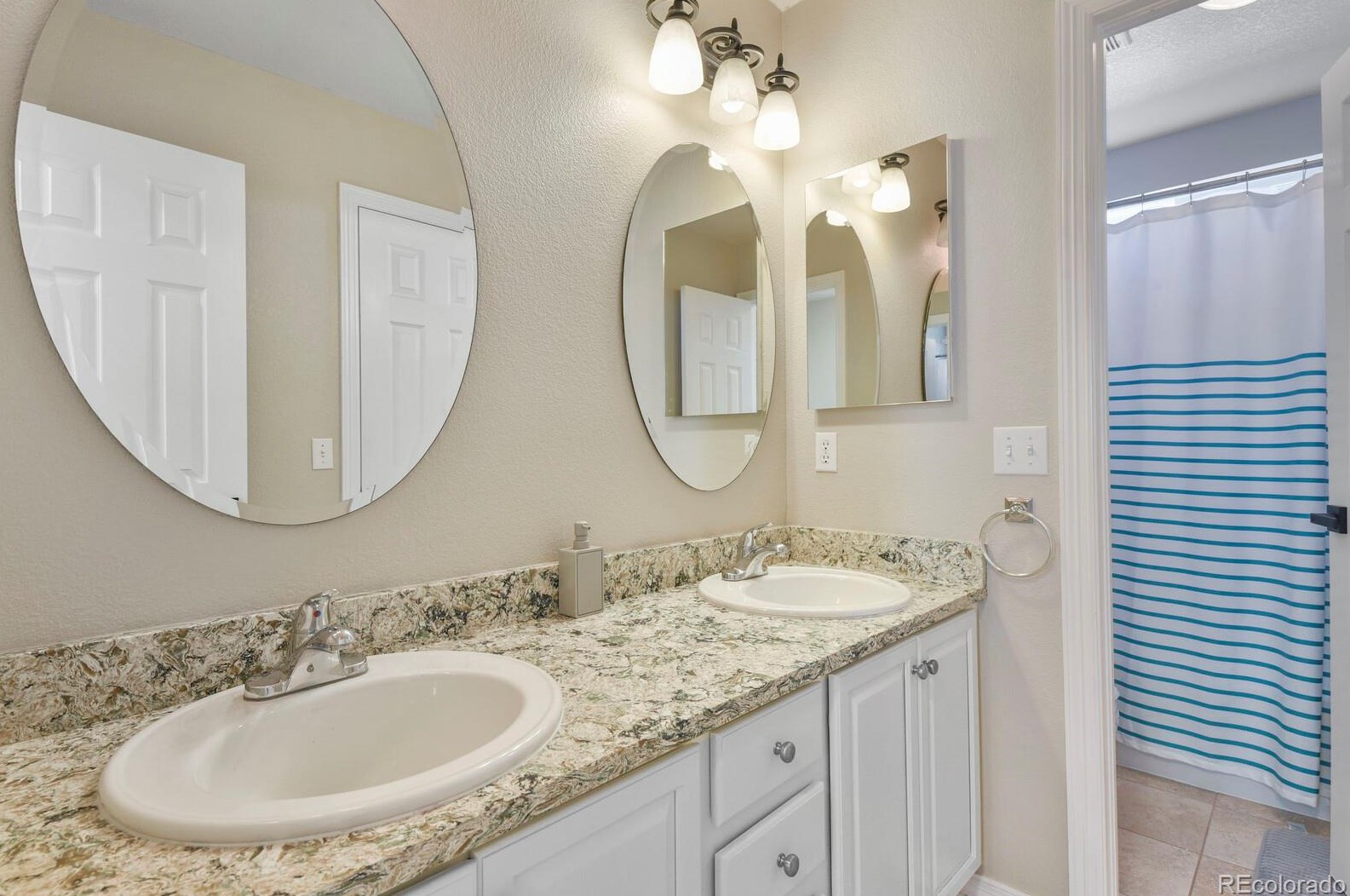 3416 Hawthorne Dr, Littleton CO  80126-7807 exterior