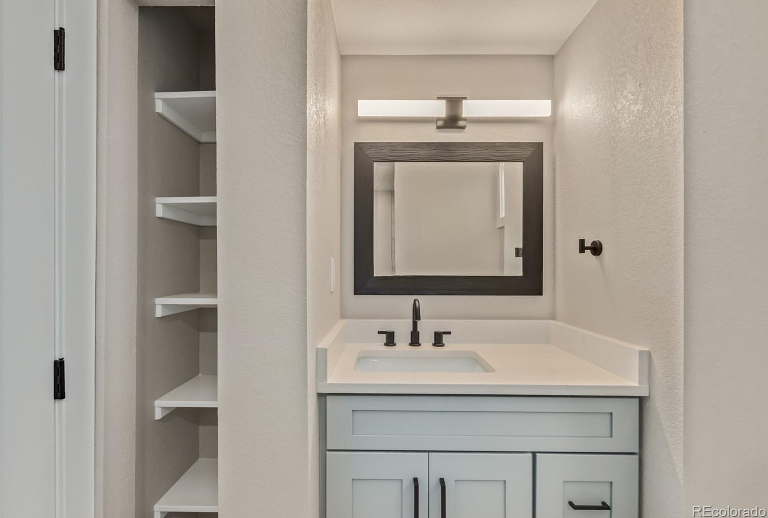 39 Fair Ave, Littleton CO  80120-2813 exterior