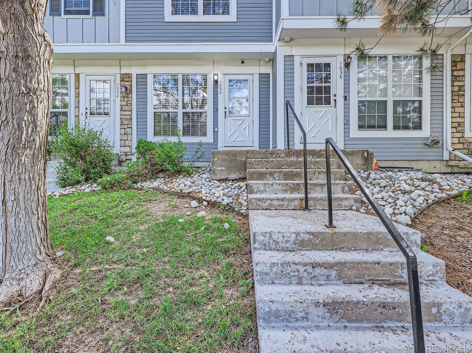 1034 Paris Ct, Denver, CO 80012-3290