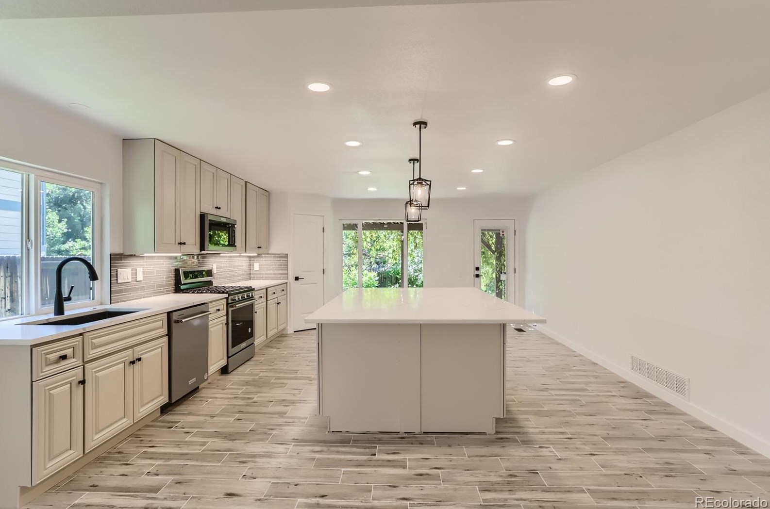 8164 Cody Ct, Arvada CO  80005-2420 exterior