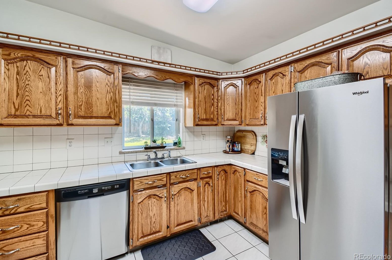 5910 Logan Ct, Littleton CO 80121-1120 exterior