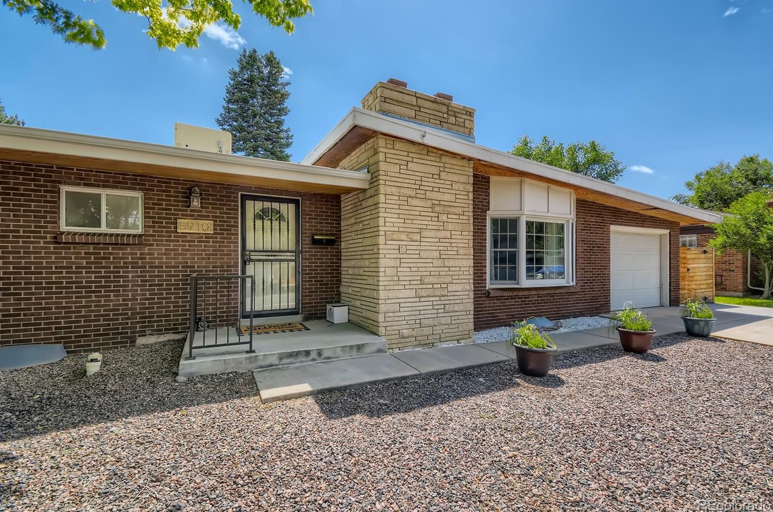 5910 Logan Ct, Littleton CO 80121-1120 exterior