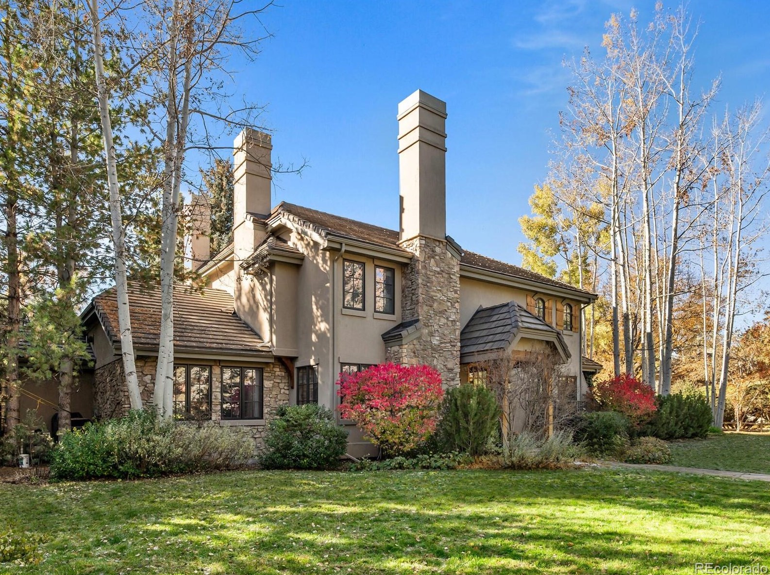 32 Viking Dr, Englewood, CO 80113