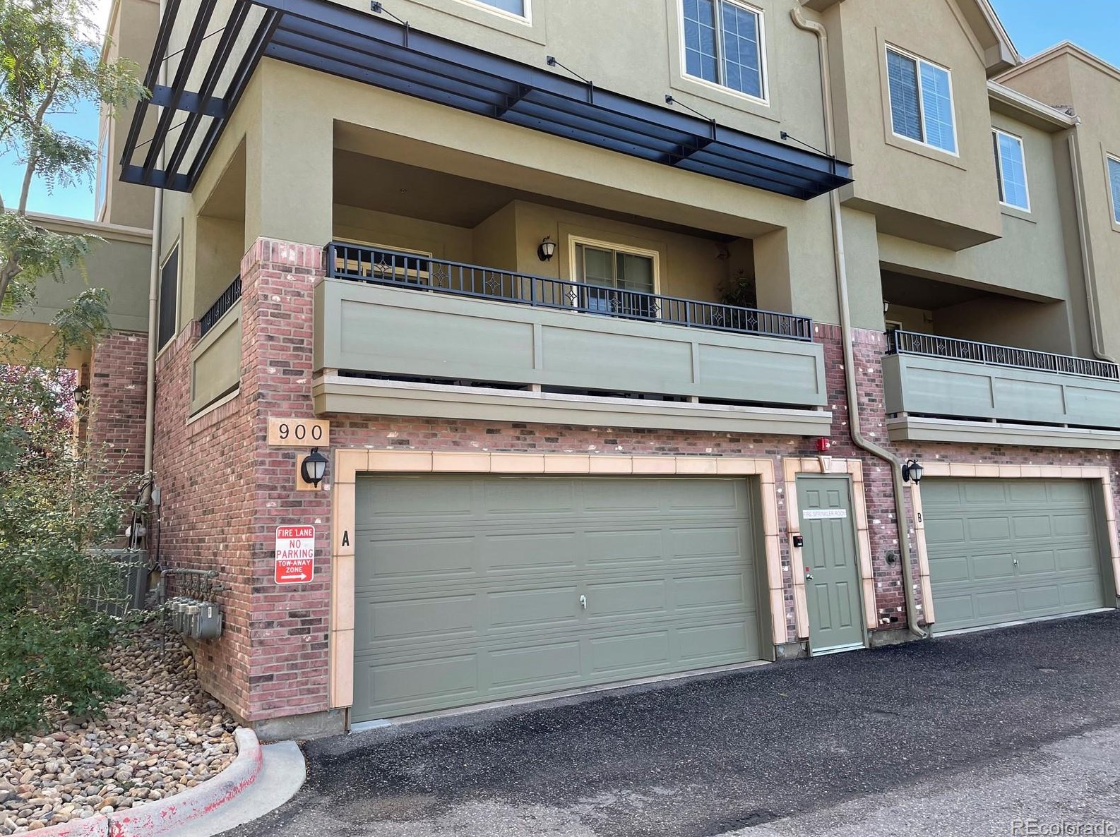 900 Elmhurst Dr, Littleton CO exterior