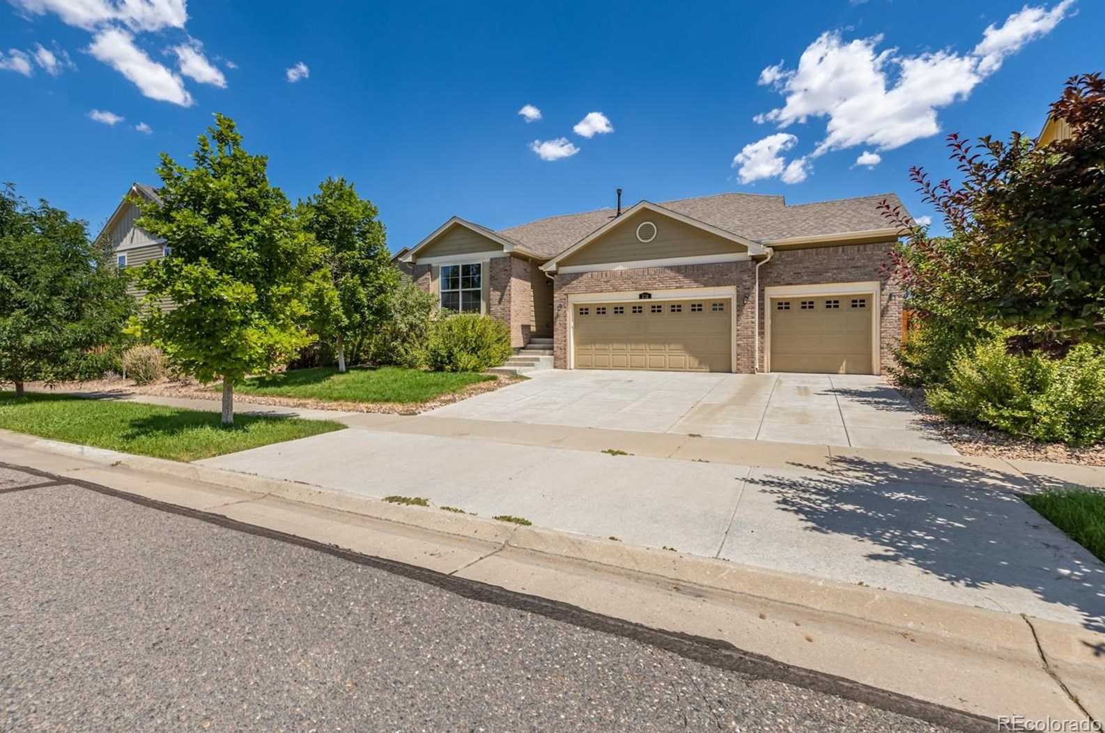 132 Newbern Way, Aurora, CO 80018-1716