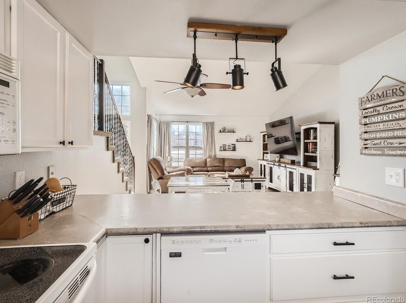 5384 Manchester Dr, Castle Rock CO  80104-8938 exterior