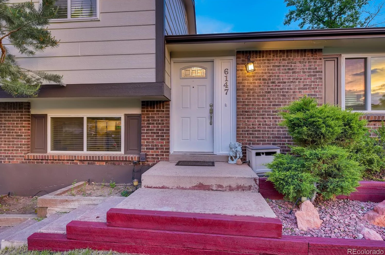 6147 Flower St, Littleton, CO 80123-3268