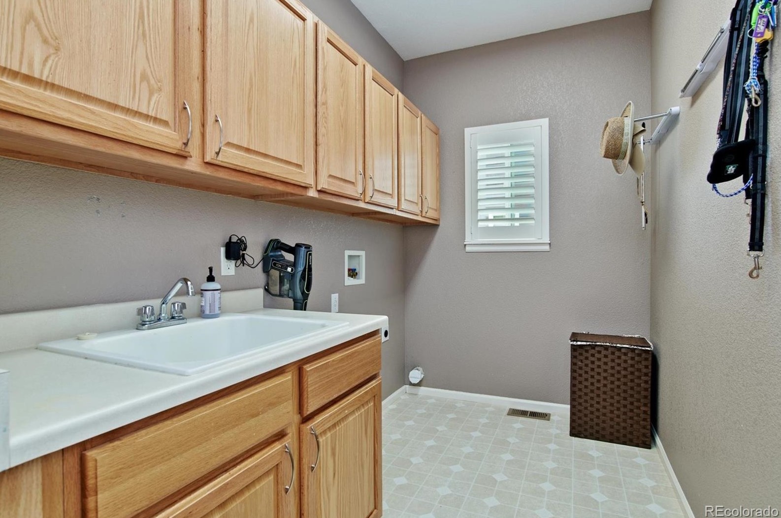 690 Briar Dale Dr, Castle Rock CO  80108-5504 exterior