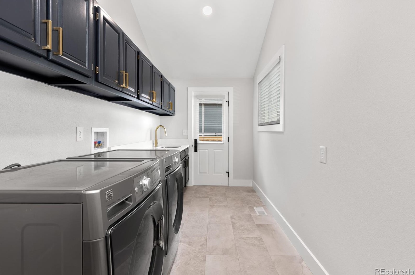 9997 Falcon Crk Dr, Littleton CO 80130-3802 exterior