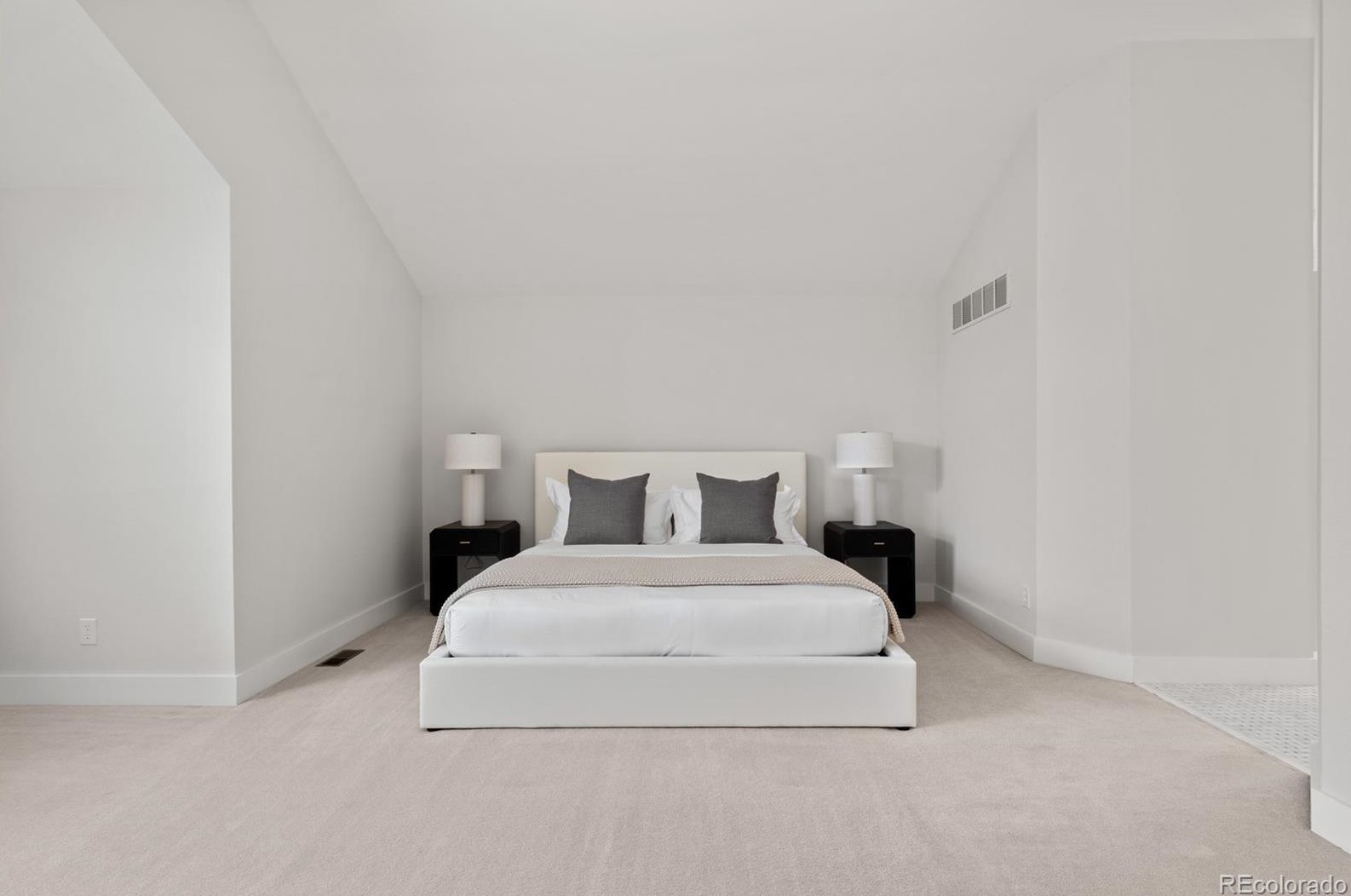 9997 Falcon Crk Dr, Littleton CO 80130-3802 exterior