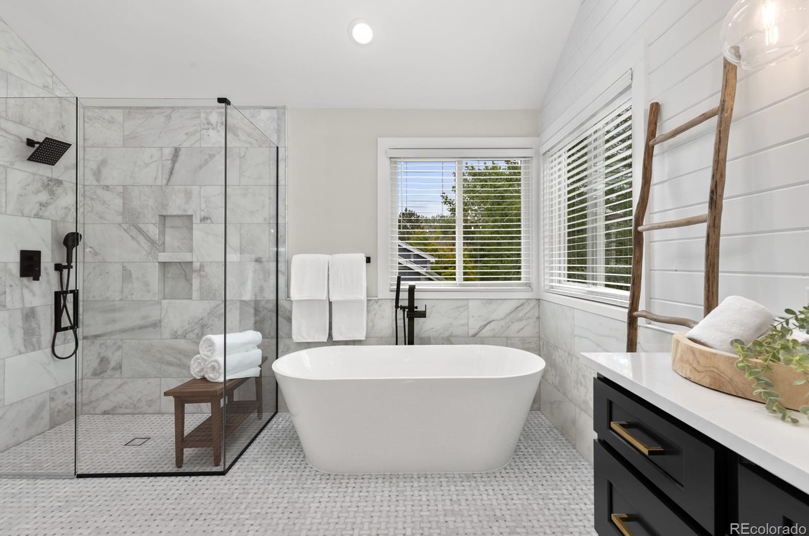 9997 Falcon Crk Dr, Littleton CO 80130-3802 exterior