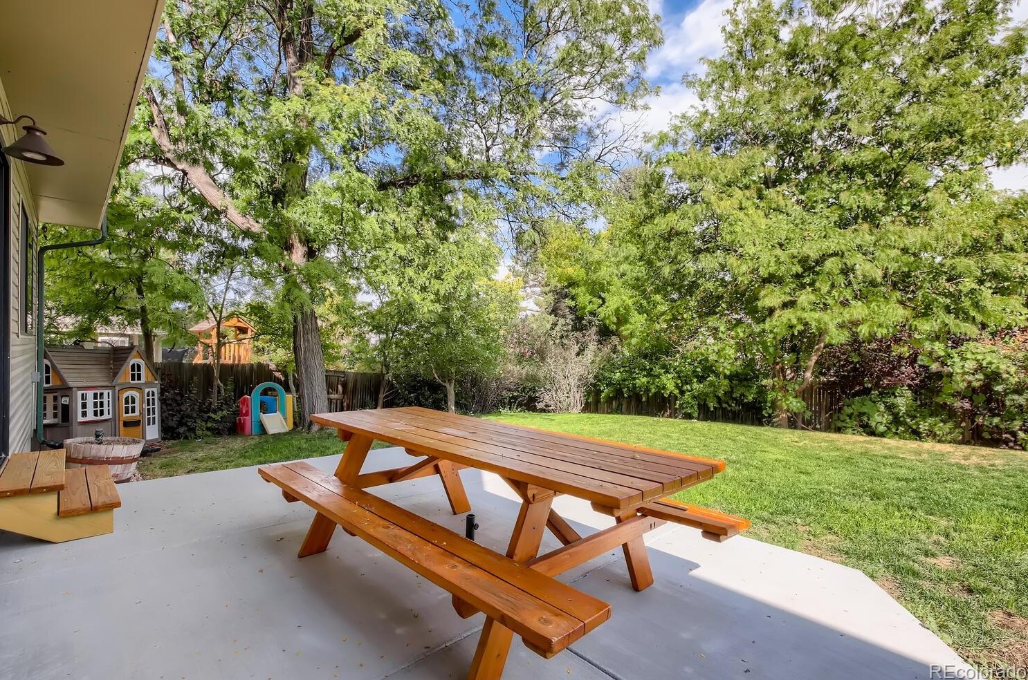 7056 Elm Ct, Littleton CO 80122-3828 exterior