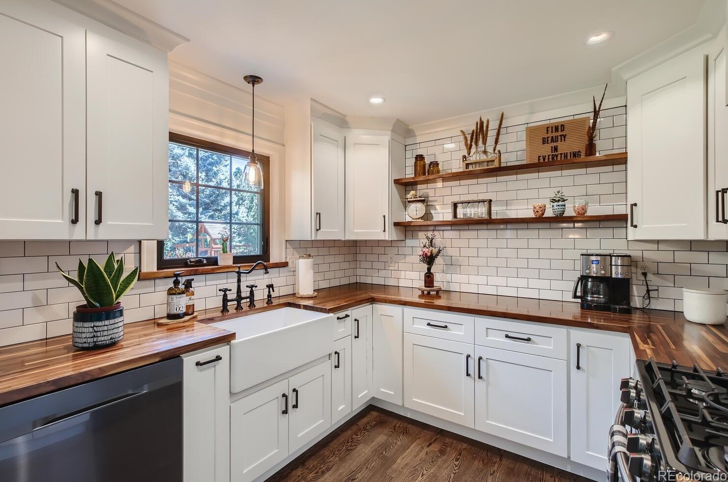 7056 Elm Ct, Littleton CO 80122-3828 exterior