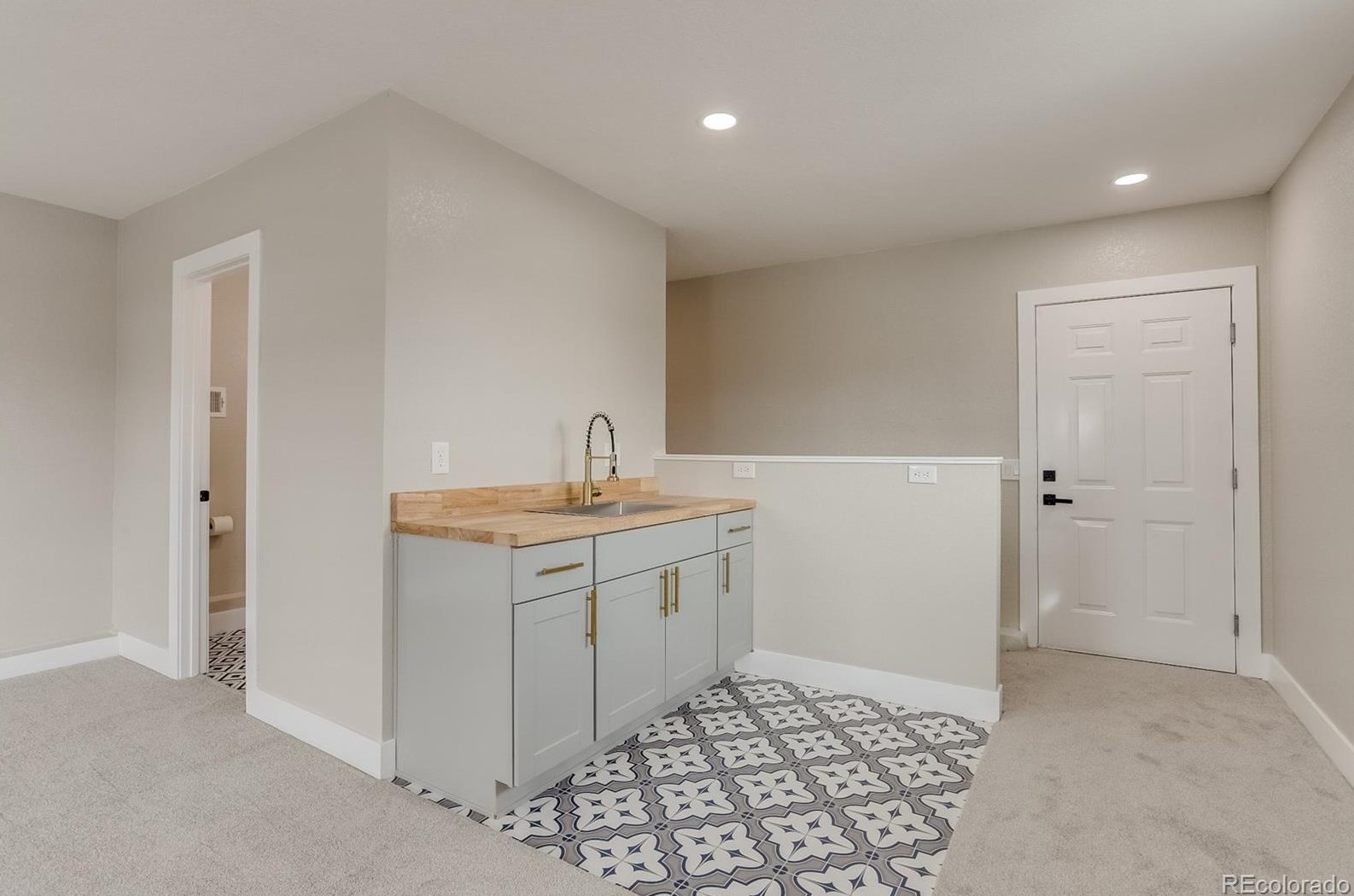 8104 Chase Dr, Arvada CO  80003-1808 exterior