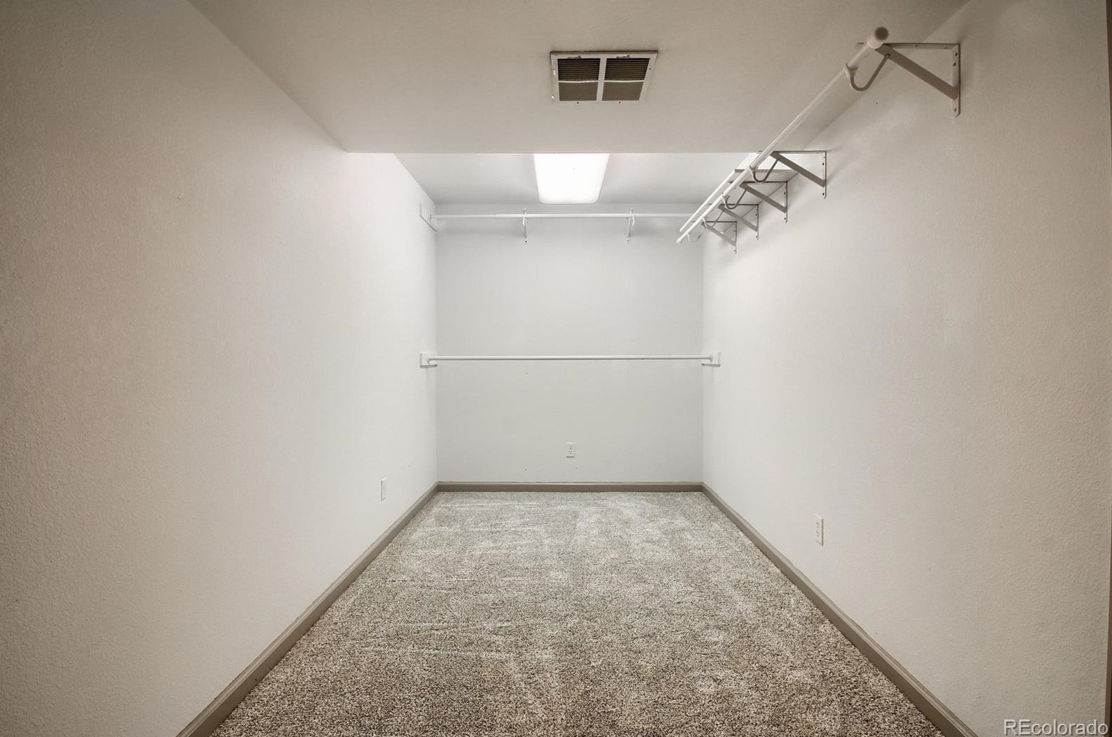 8592 Mallard Pl, Littleton CO 80126-2963 exterior