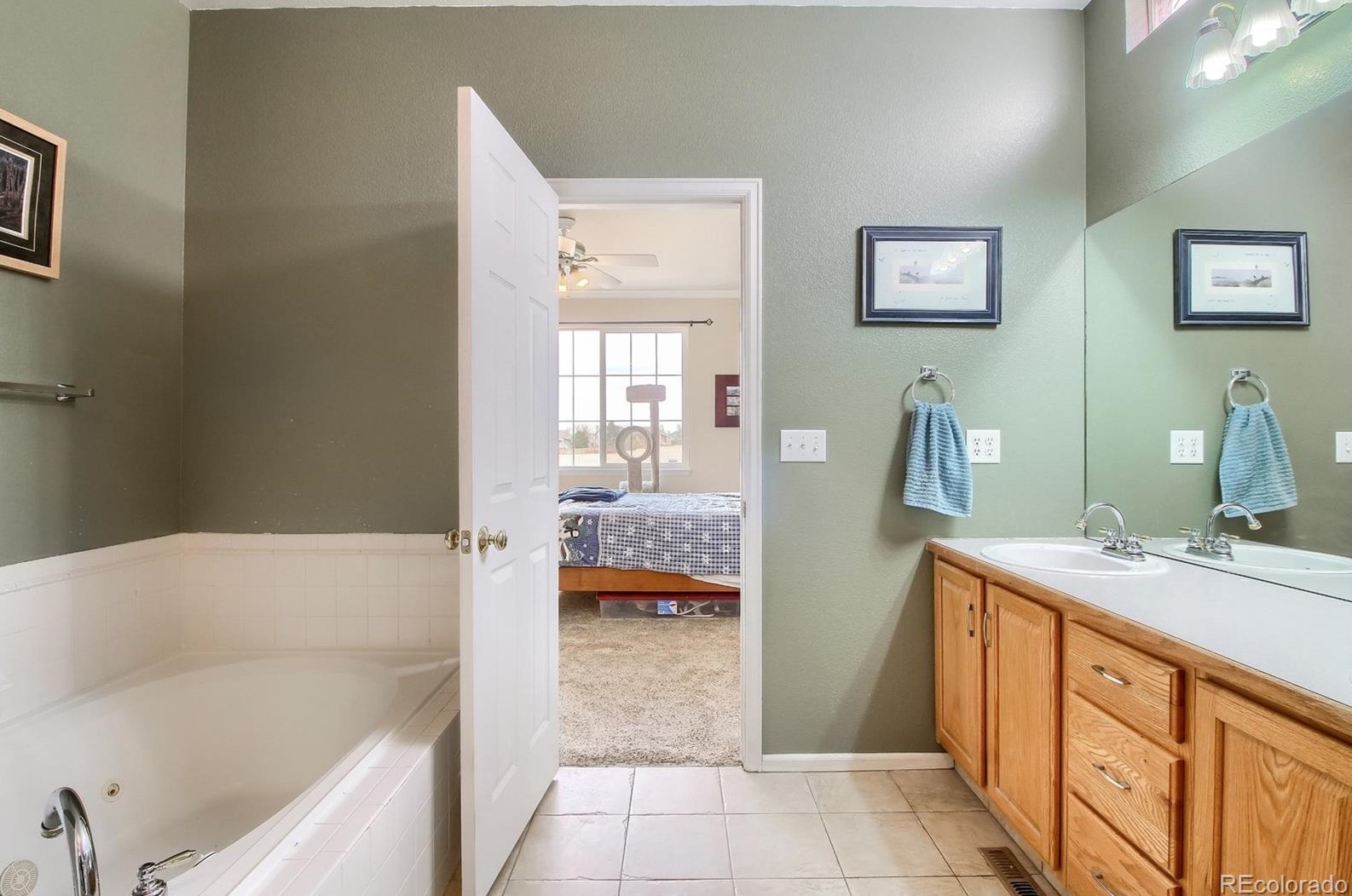 8592 Mallard Pl, Littleton CO 80126-2963 exterior