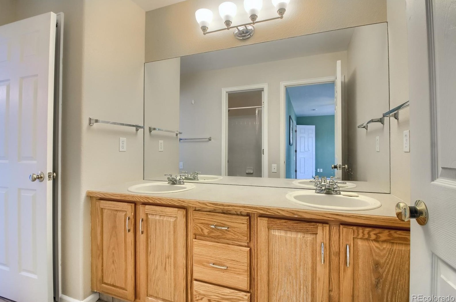 8592 Mallard Pl, Littleton CO 80126-2963 exterior