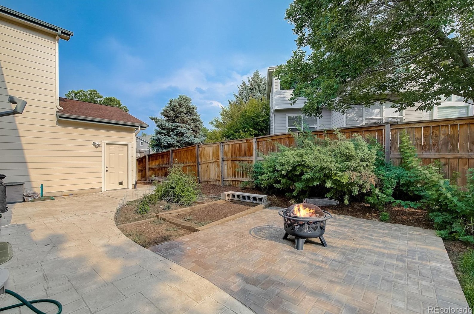 10085 Glenstone Cir, Littleton CO 80130-8019 exterior