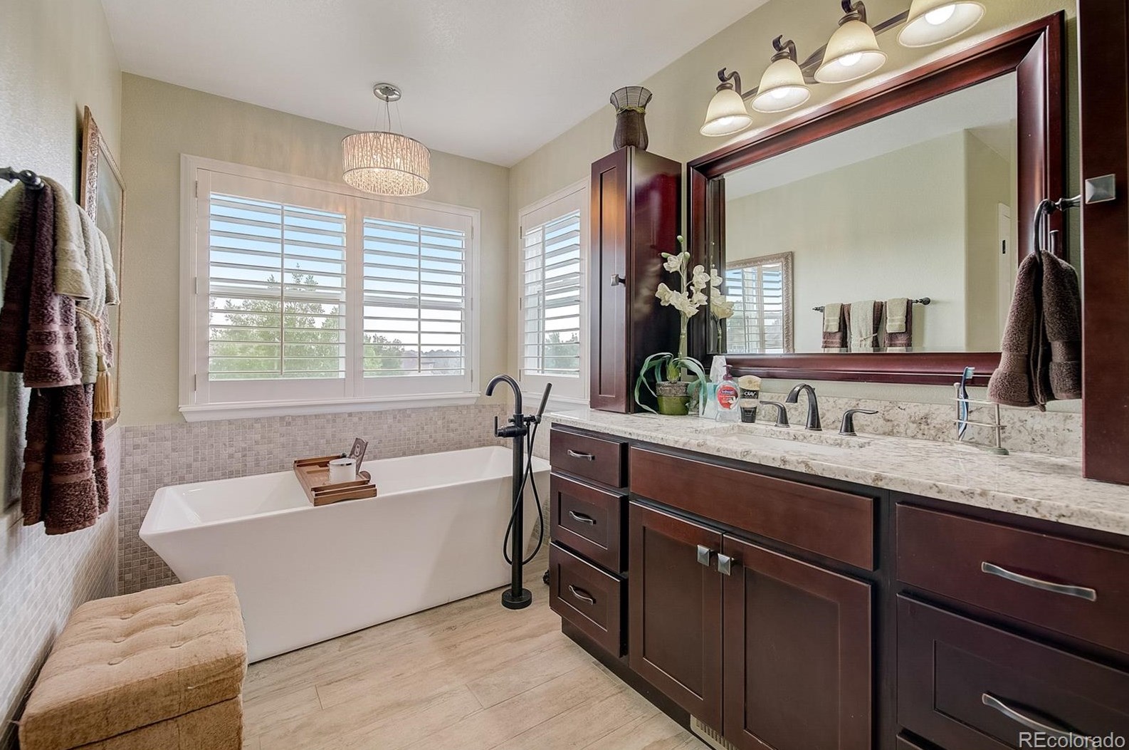 10085 Glenstone Cir, Littleton CO 80130-8019 exterior