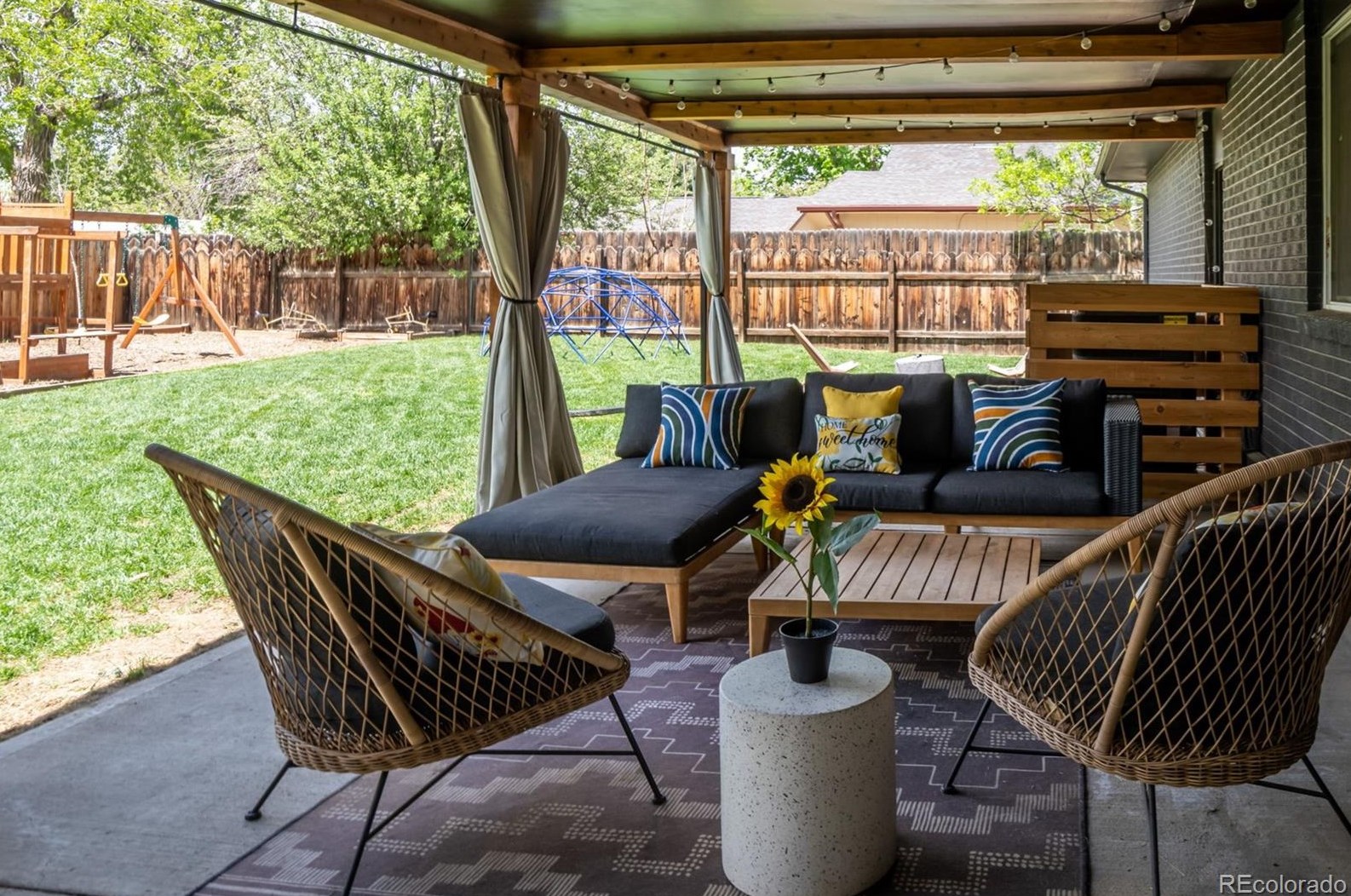 30 James Cir, Longmont CO  80501-6805 exterior