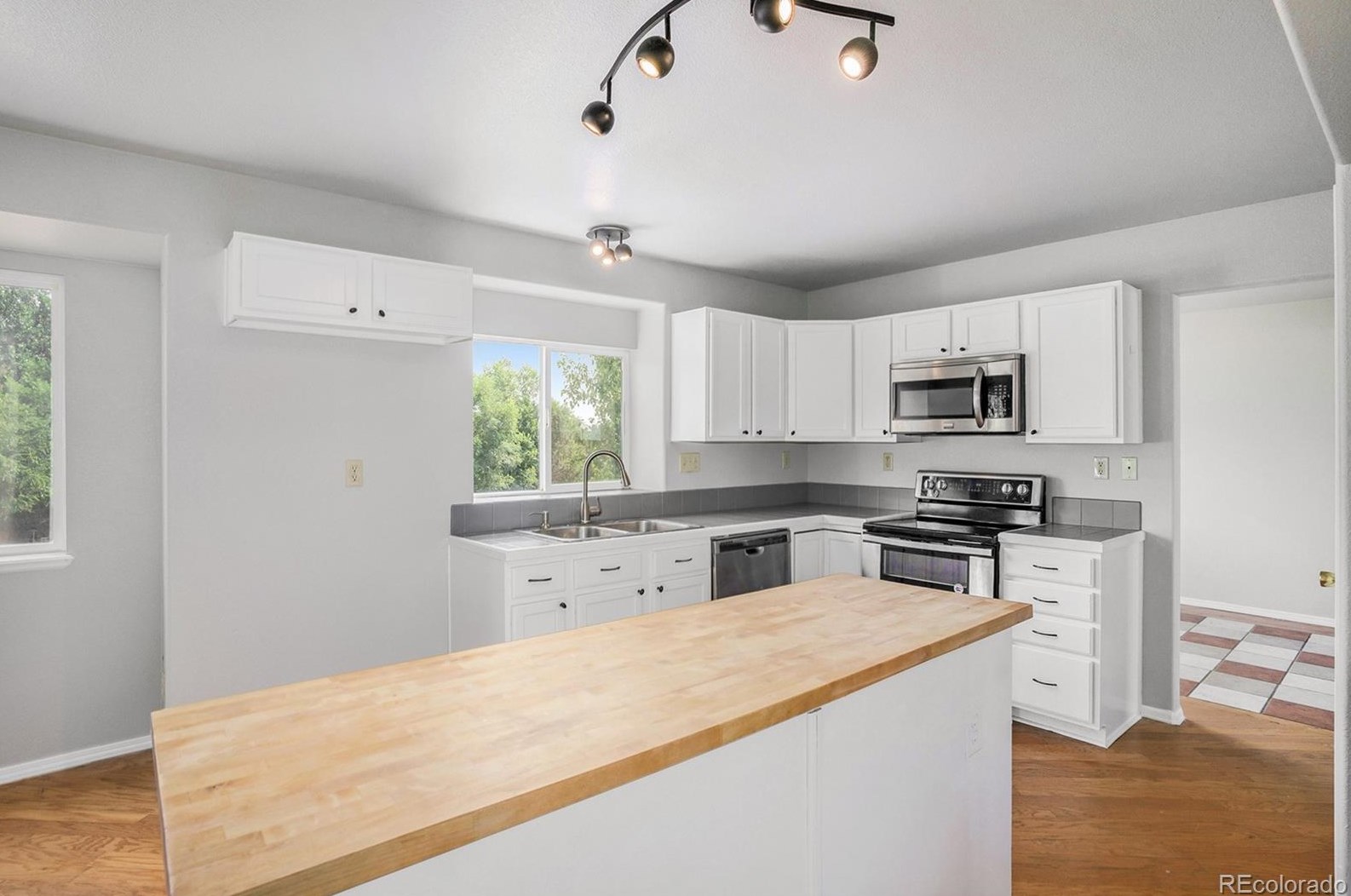 7504 Lake Ave, Fountain, CO 80817-4732