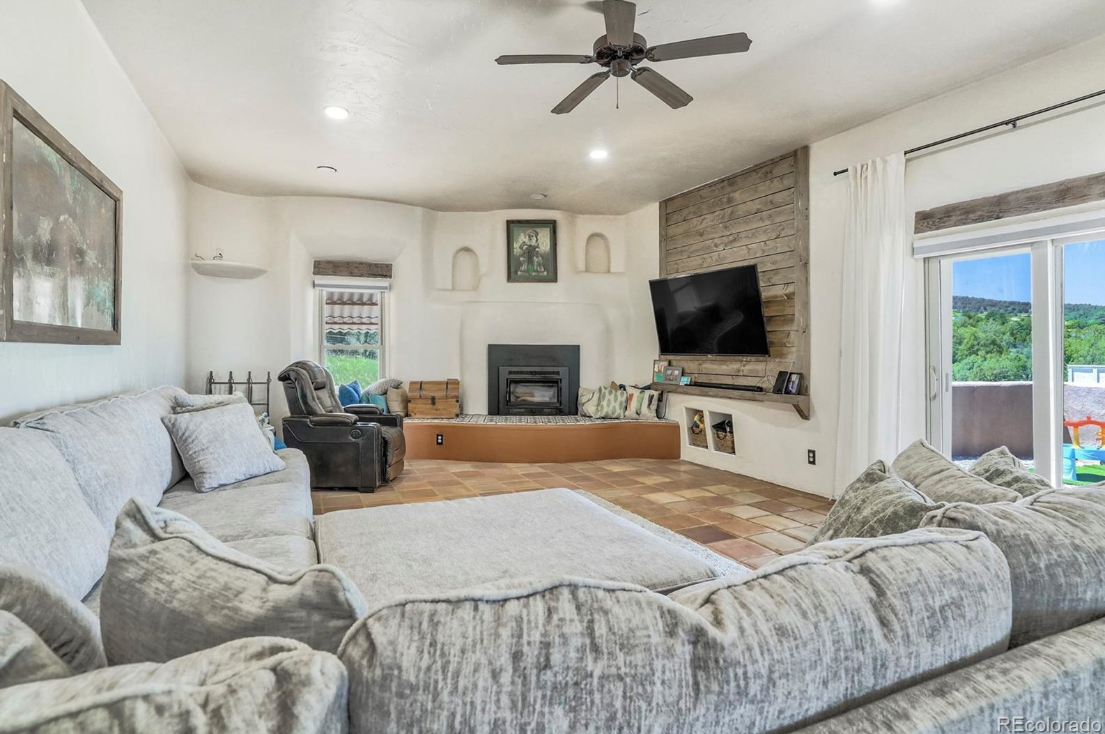 3449 Vaughn View Dr, Pueblo CO  81005-9750 exterior
