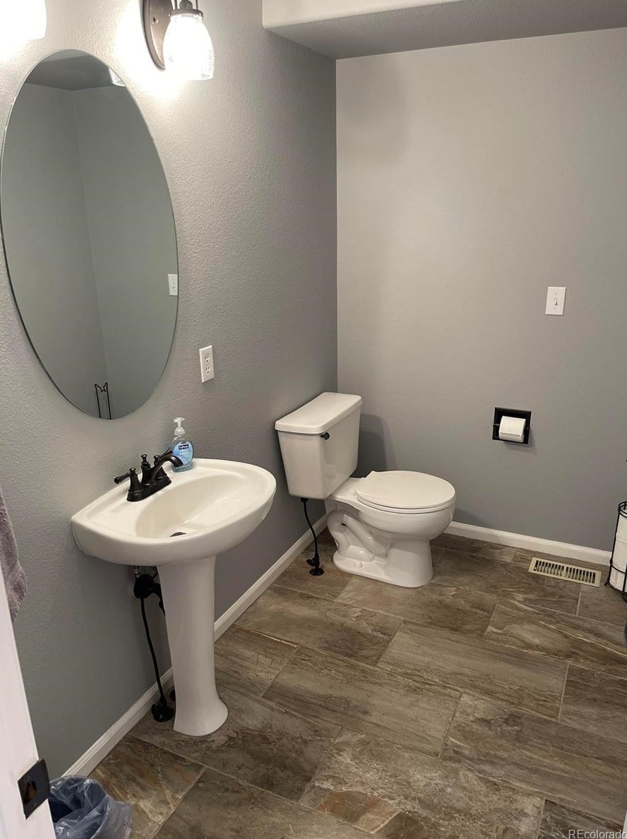 8703 Wentworth Ct, Littleton CO  80124-3112 exterior