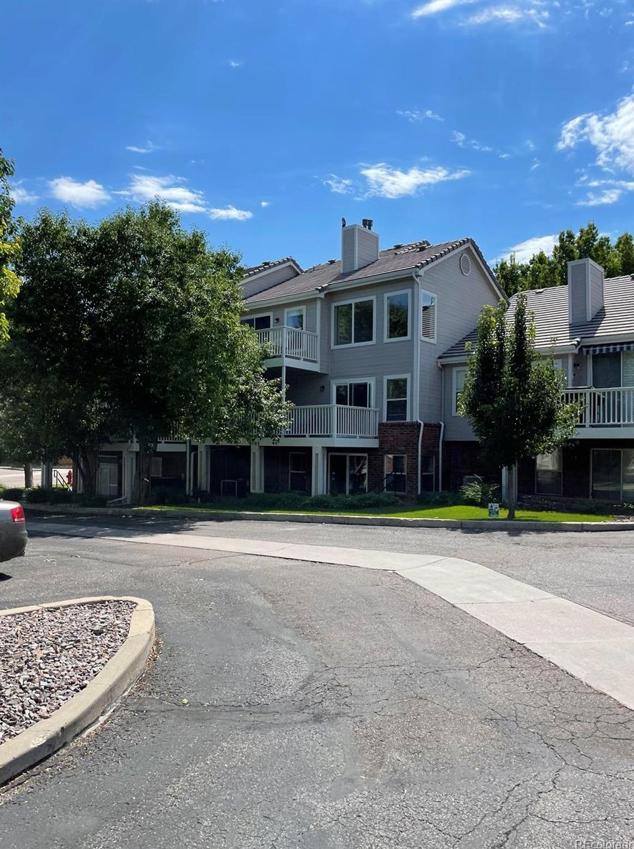 8703 Wentworth Ct, Littleton CO  80124-3112 exterior