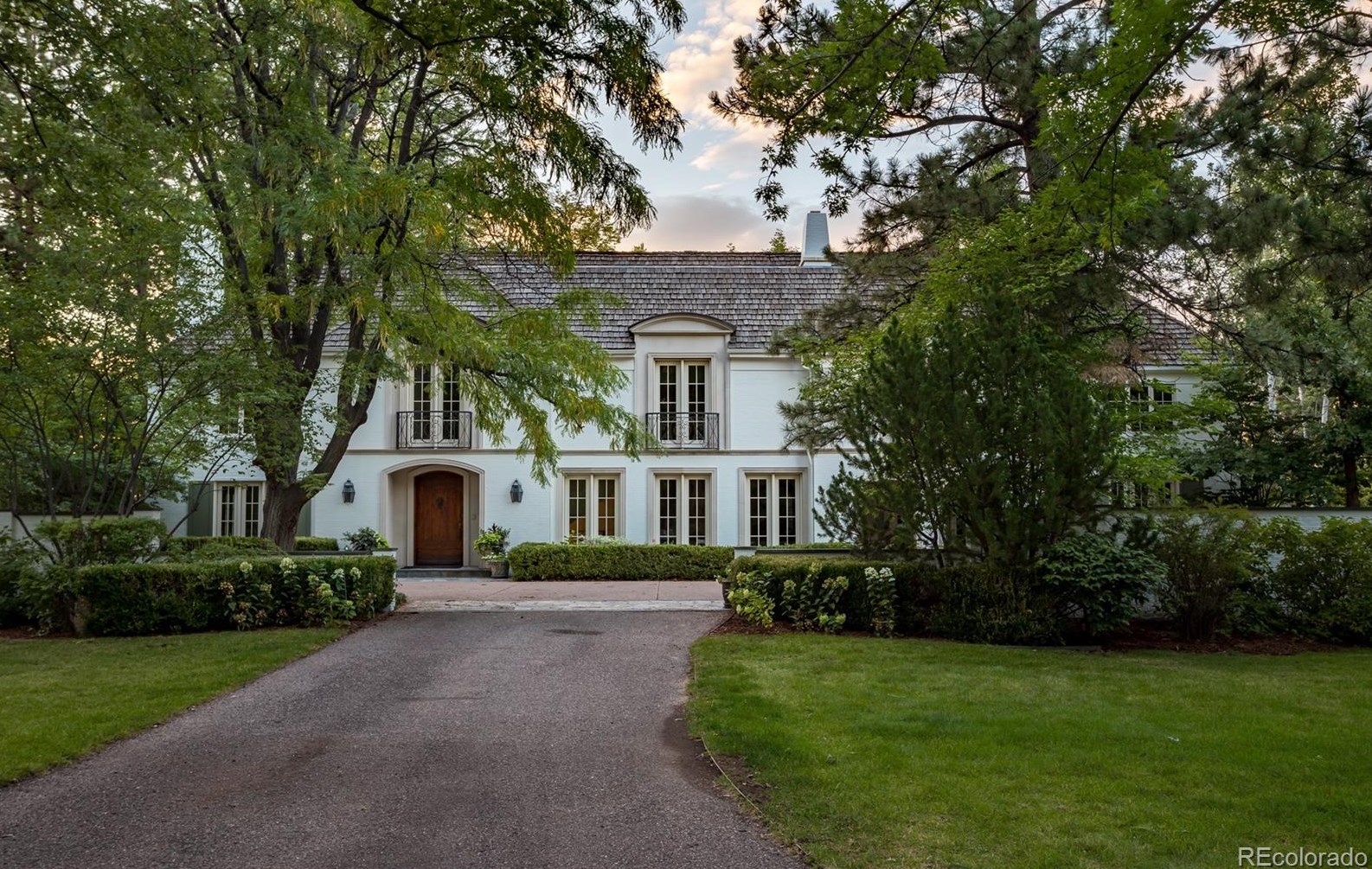 37 Sunset Dr, Englewood, CO 80113