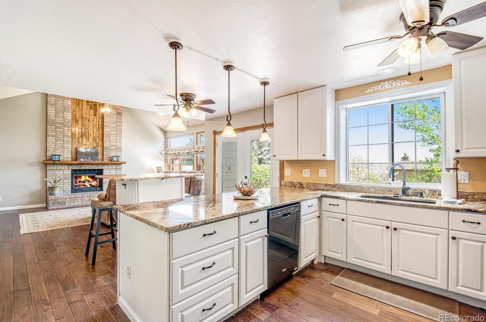 8261 Portland Ave, Littleton, CO 80128-4495